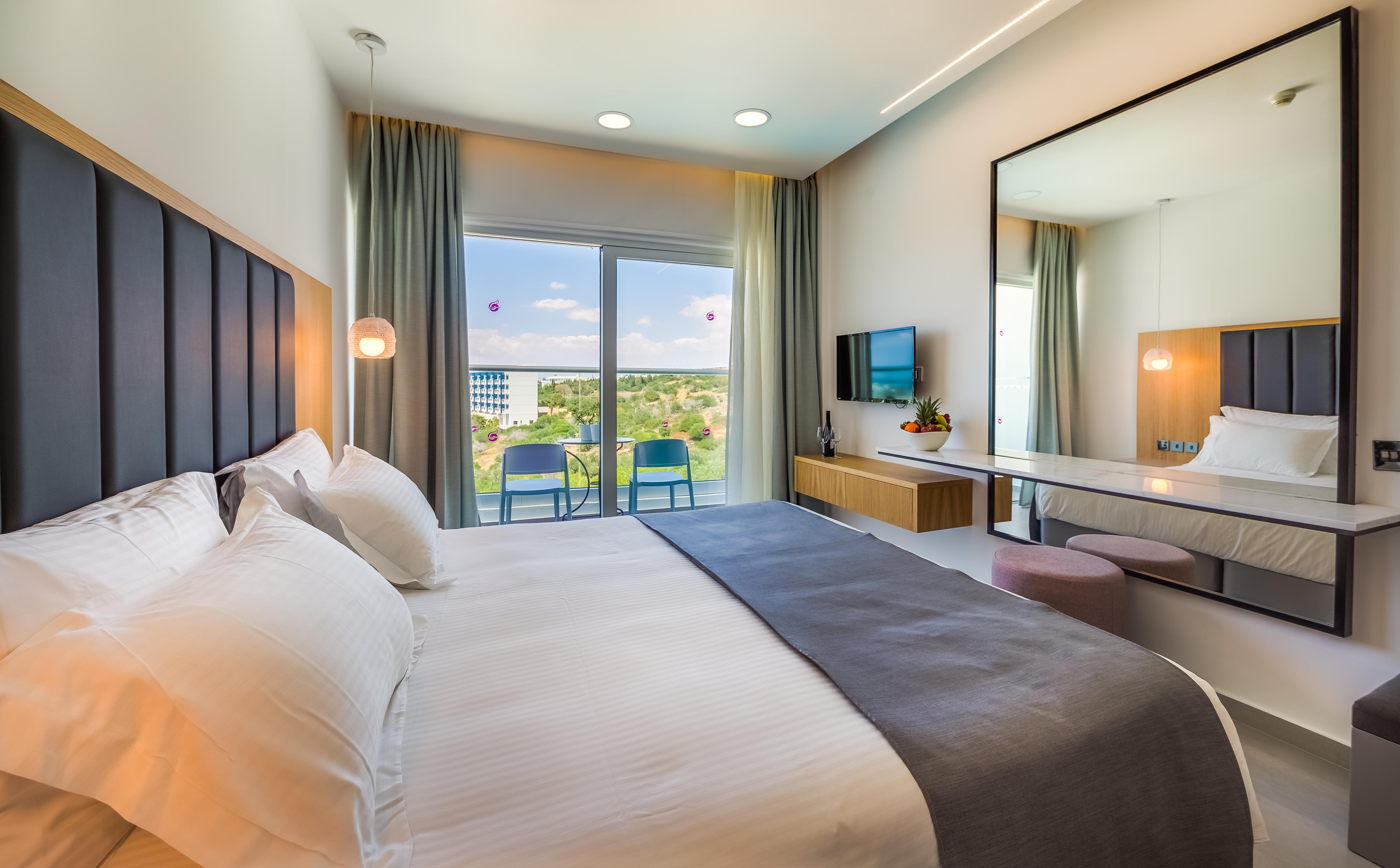 Napa Mermaid Hotel & Suites Айя Напа Екстериор снимка