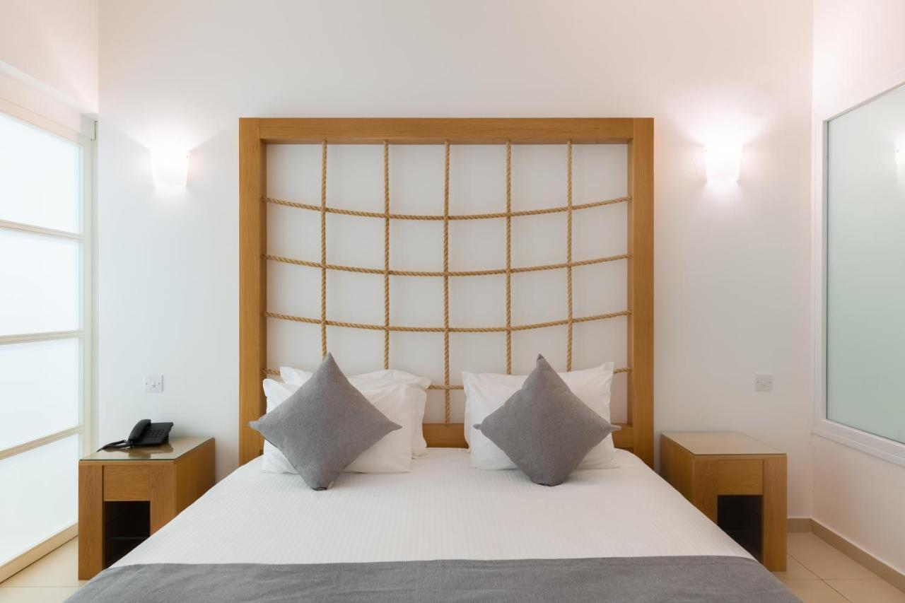 Napa Mermaid Hotel & Suites Айя Напа Екстериор снимка