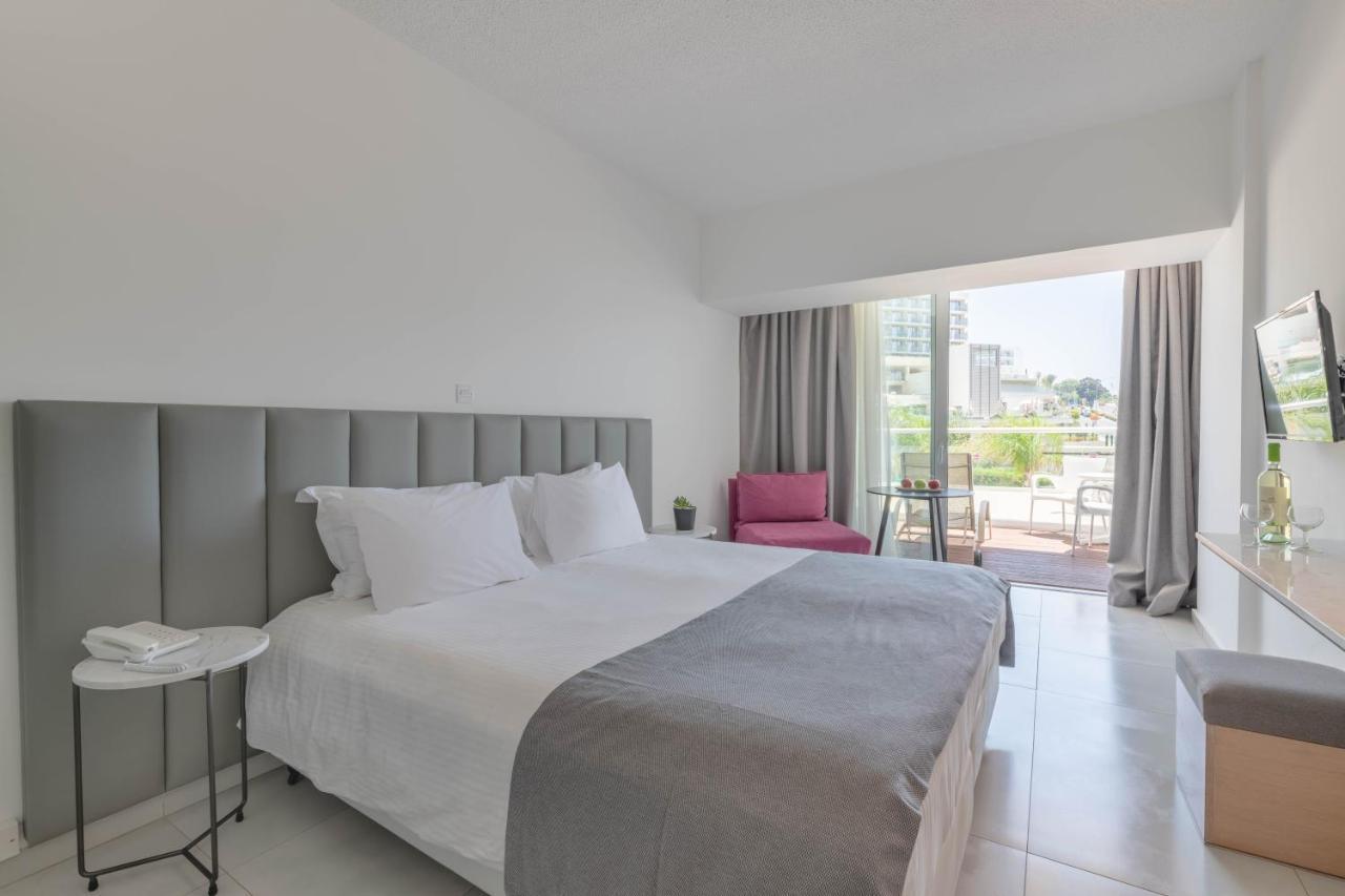 Napa Mermaid Hotel & Suites Айя Напа Екстериор снимка