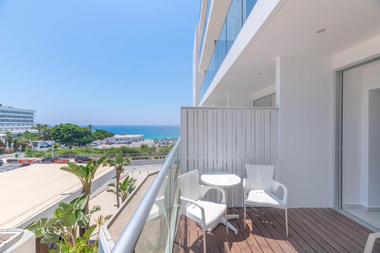 Napa Mermaid Hotel & Suites Айя Напа Екстериор снимка