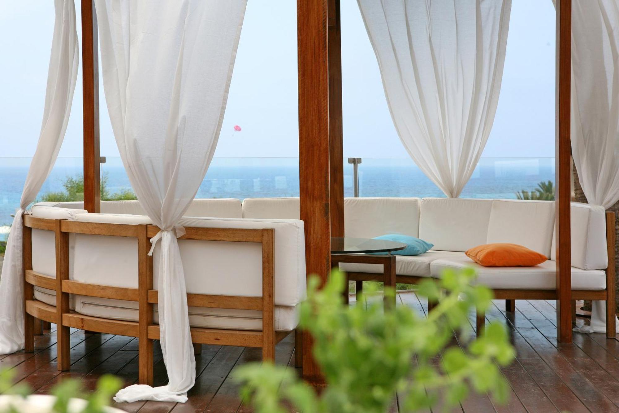 Napa Mermaid Hotel & Suites Айя Напа Екстериор снимка